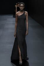 ヴァレンティノ 2023年春夏コレクション、引き算を経て“本質”を見出す｜写真86