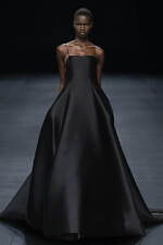 ヴァレンティノ 2023年春夏コレクション、引き算を経て“本質”を見出す｜写真91