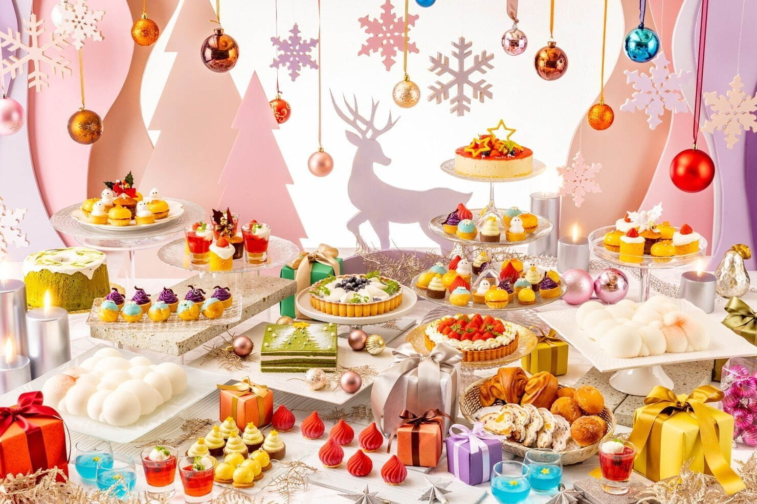 お台場｜ヒルトン東京お台場“レインボークリスマス”テーマのスイーツビュッフェ、スノーマンのタルトなど