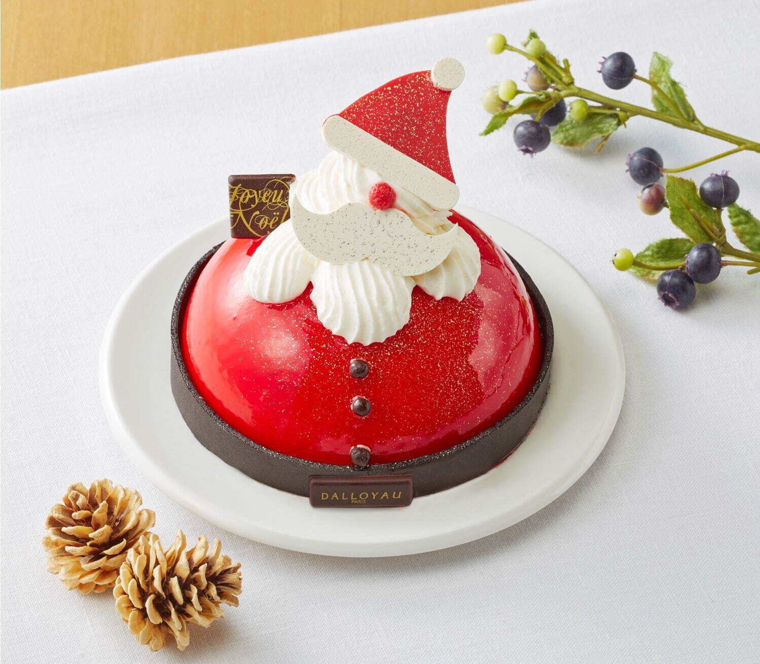 東武百貨店 池袋本店22年クリスマスケーキ、まるで”アート”いちご型チョコのショートケーキ｜写真1