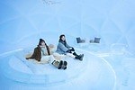 星野リゾート トマム“氷の街”「アイスヴィレッジ」氷のコンビ二や瞬間冷凍カクテル、氷のホテルも