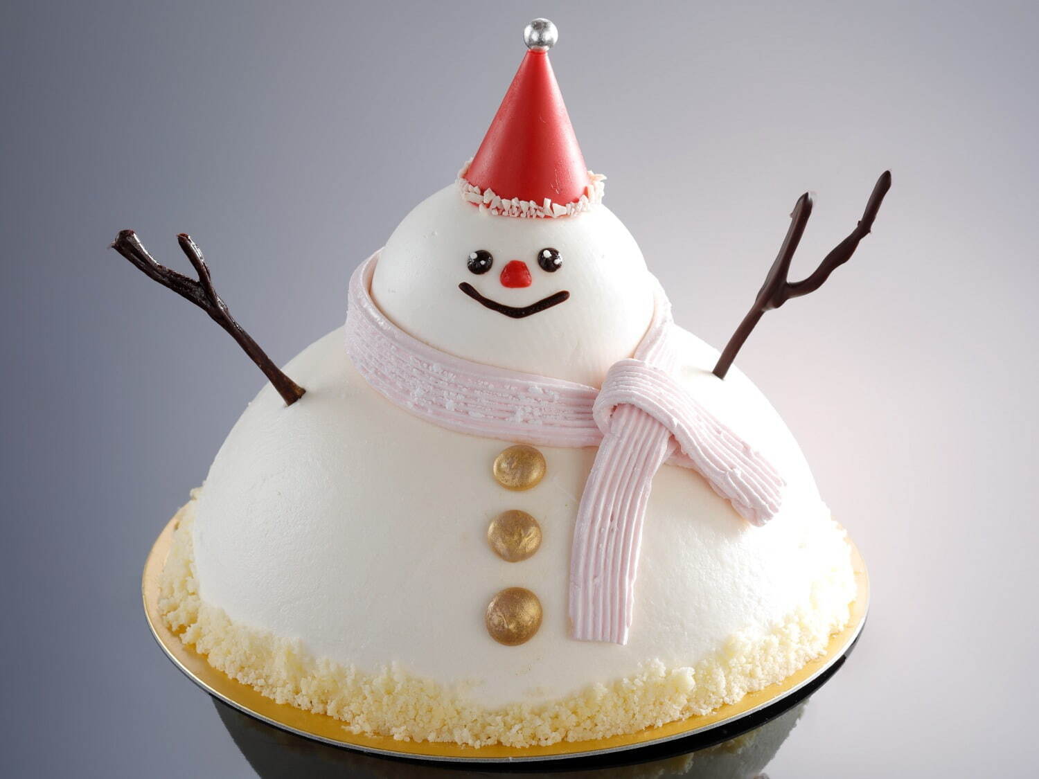 シェラトン都ホテル大阪22年クリスマスケーキ、サンタ帽をかぶった”雪だるま型”ケーキ｜写真2