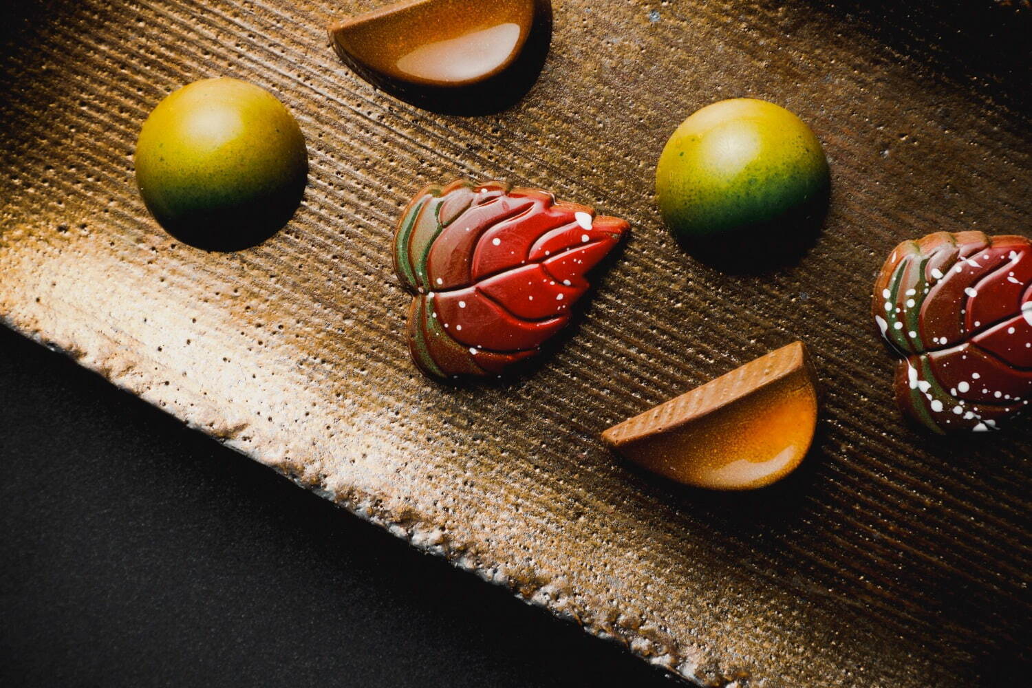 アマン京都「森の庭 ショコラ」森の庭に自生する柚子・栗・山椒を使った限定チョコレート｜写真1
