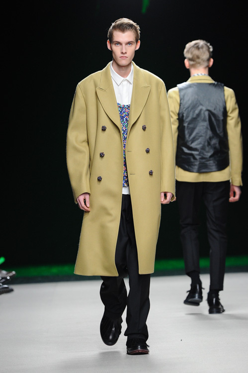 クリスヴァンアッシュ(KRISVANASSCHE) 2014-15年秋冬メンズコレクション シルエット - 写真30