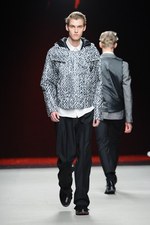 クリスヴァンアッシュ 2014-15年秋冬コレクション - かっちりをスポーティに｜写真8