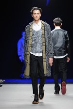 クリスヴァンアッシュ 2014-15年秋冬コレクション - かっちりをスポーティに｜写真25