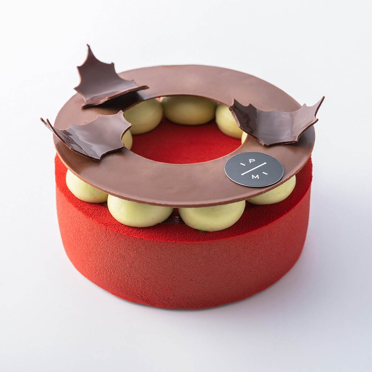 ピエール マルコリーニ22年クリスマスケーキ、”濃厚チョコムース×ピスタチオ”の真っ赤なケーキ｜写真1