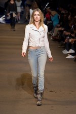 DIESEL BLACK GOLD(ディーゼル ブラック ゴールド)、2010-2011年秋冬コレクション｜写真6