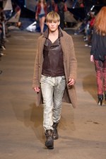 DIESEL BLACK GOLD(ディーゼル ブラック ゴールド)、2010-2011年秋冬コレクション｜写真17