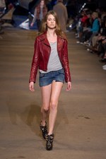 DIESEL BLACK GOLD(ディーゼル ブラック ゴールド)、2010-2011年秋冬コレクション｜写真18