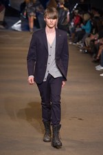 DIESEL BLACK GOLD(ディーゼル ブラック ゴールド)、2010-2011年秋冬コレクション｜写真22