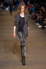 DIESEL BLACK GOLD(ディーゼル ブラック ゴールド)、2010-2011年秋冬コレクション｜写真27