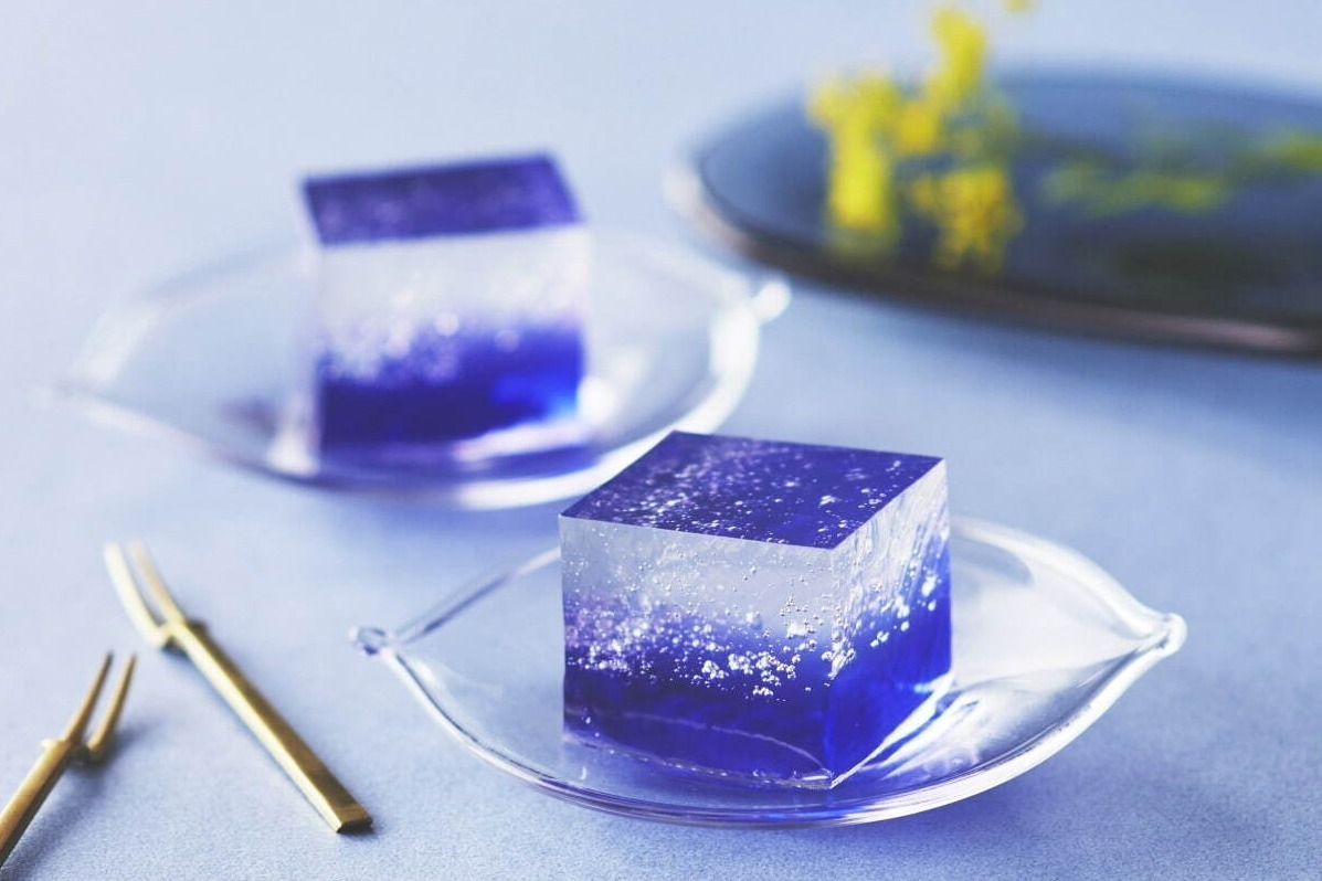 わらび餅｜阪神梅田本店「和菓子のミライ」“ガラス作品”着想の寒天菓子＆“ナッツ型”最中など新しい和菓子が集結
