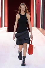 ルイ・ヴィトン 2023年春夏ウィメンズコレクション - 細部に光を当て、全体と本質を再考する｜写真5