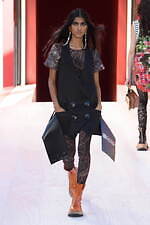 ルイ・ヴィトン 2023年春夏ウィメンズコレクション - 細部に光を当て、全体と本質を再考する｜写真25