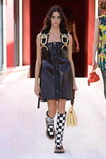 ルイ・ヴィトン 2023年春夏ウィメンズコレクション - 細部に光を当て、全体と本質を再考する｜写真29