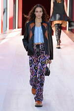 ルイ・ヴィトン 2023年春夏ウィメンズコレクション - 細部に光を当て、全体と本質を再考する｜写真37