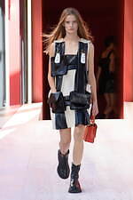 ルイ・ヴィトン 2023年春夏ウィメンズコレクション - 細部に光を当て、全体と本質を再考する｜写真45