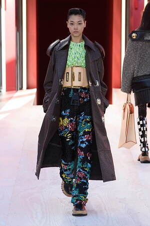 w300_LouisVuitton_23ss_woman_0 w300_LouisVuitton_23ss_woman_0