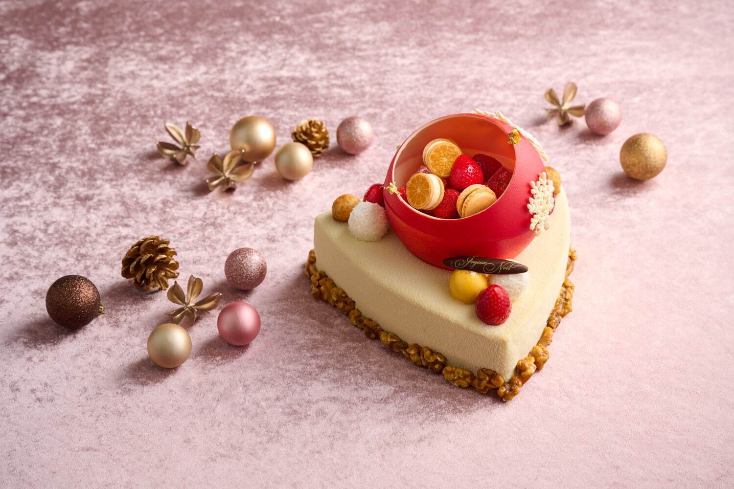 帝国ホテル 大阪のクリスマス2022、お菓子や苺を詰めた“宝石箱”ケーキなど｜写真1