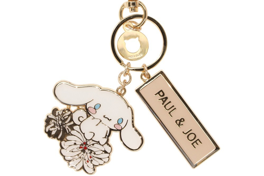 ポール & ジョー×サンリオ「シナモロール」コラボ文具、猫と遊ぶシナモンのノート＆キーリングなど