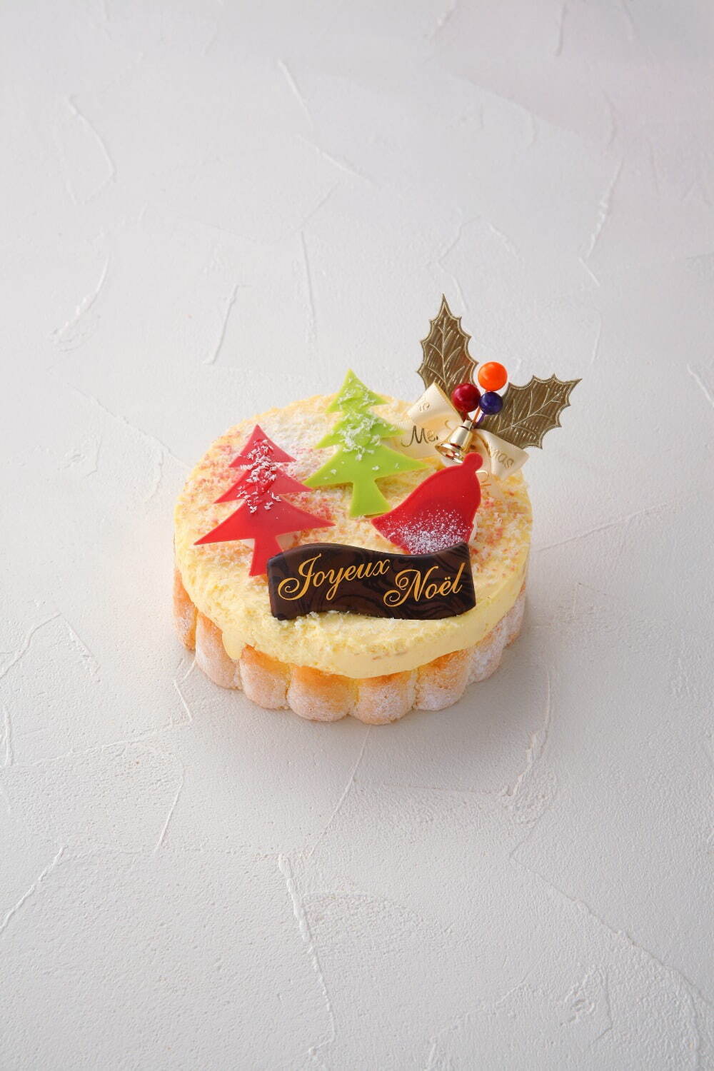 新宿高島屋22年クリスマスケーキ バラの花びら型 チョコを飾った苺ショートケーキ ファッションプレス