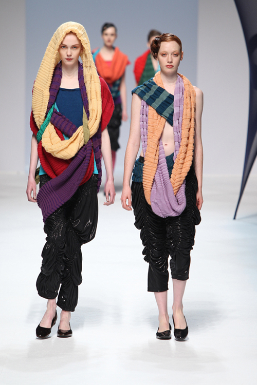 イッセイミヤケ(ISSEY MIYAKE)、2010-11A/Wコレクション画像