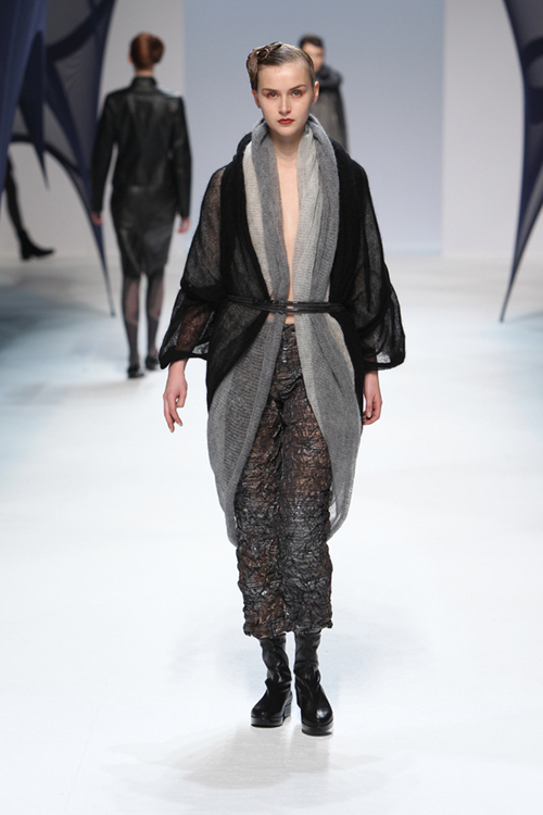 写真8/30｜イッセイ ミヤケ(ISSEY MIYAKE) 2010-11年秋冬メンズ