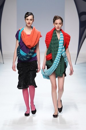 イッセイ ミヤケ (ISSEY MIYAKE) 、2010-2011年秋冬コレクション｜写真4