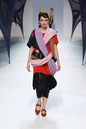 イッセイ ミヤケ (ISSEY MIYAKE) 、2010-2011年秋冬コレクション｜写真5