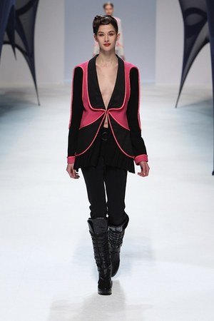 イッセイ ミヤケ (ISSEY MIYAKE) 、2010-2011年秋冬コレクション｜写真9