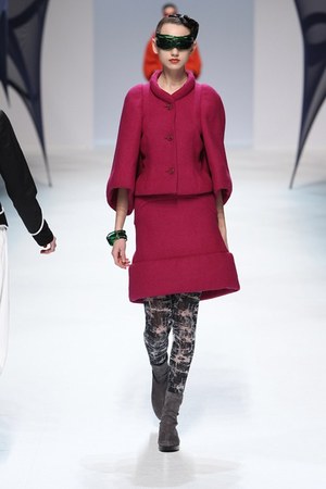イッセイ ミヤケ (ISSEY MIYAKE) 、2010-2011年秋冬コレクション｜写真11