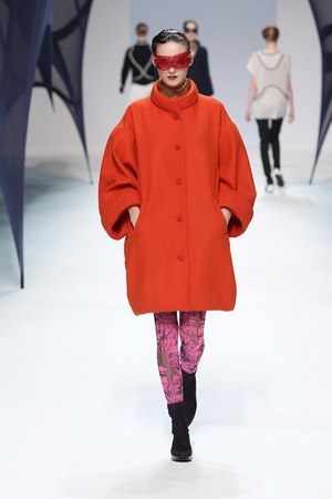 イッセイ ミヤケ (ISSEY MIYAKE) 、2010-2011年秋冬コレクション｜写真12