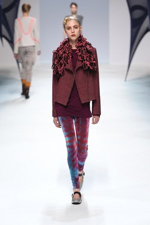 イッセイ ミヤケ (ISSEY MIYAKE) 、2010-2011年秋冬コレクション｜写真15