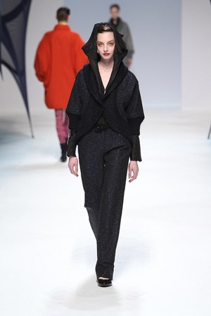 イッセイ ミヤケ (ISSEY MIYAKE) 、2010-2011年秋冬コレクション｜写真18