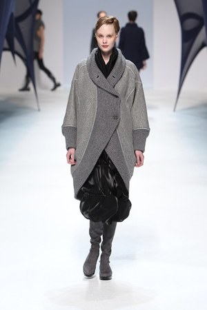 イッセイ ミヤケ (ISSEY MIYAKE) 、2010-2011年秋冬コレクション｜写真19