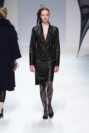 イッセイ ミヤケ (ISSEY MIYAKE) 、2010-2011年秋冬コレクション｜写真20