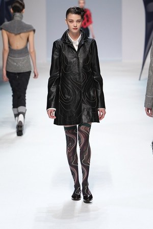イッセイ ミヤケ (ISSEY MIYAKE) 、2010-2011年秋冬コレクション｜写真22