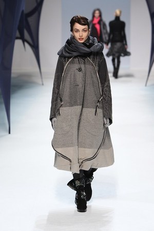 イッセイ ミヤケ (ISSEY MIYAKE) 、2010-2011年秋冬コレクション｜写真26