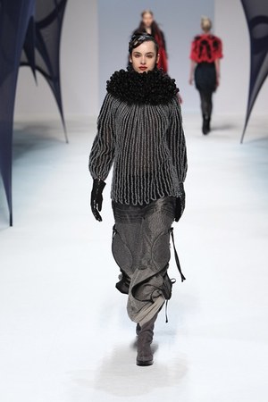 イッセイ ミヤケ (ISSEY MIYAKE) 、2010-2011年秋冬コレクション｜写真28