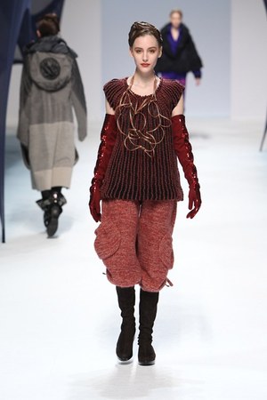イッセイ ミヤケ (ISSEY MIYAKE) 、2010-2011年秋冬コレクション｜写真31