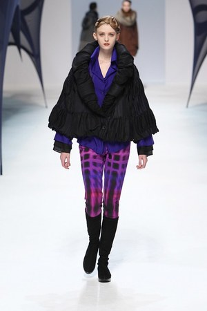 イッセイ ミヤケ (ISSEY MIYAKE) 、2010-2011年秋冬コレクション｜写真32