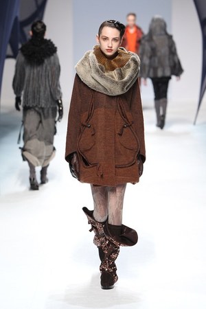 イッセイ ミヤケ (ISSEY MIYAKE) 、2010-2011年秋冬コレクション｜写真33