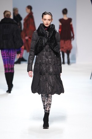 イッセイ ミヤケ (ISSEY MIYAKE) 、2010-2011年秋冬コレクション｜写真37