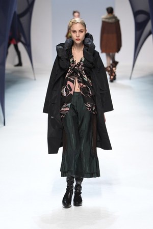 イッセイ ミヤケ (ISSEY MIYAKE) 、2010-2011年秋冬コレクション｜写真38