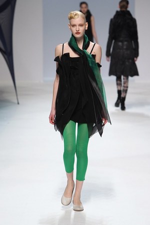 イッセイ ミヤケ (ISSEY MIYAKE) 、2010-2011年秋冬コレクション｜写真43