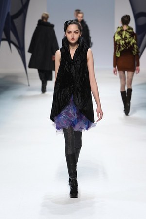 イッセイ ミヤケ (ISSEY MIYAKE) 、2010-2011年秋冬コレクション｜写真44