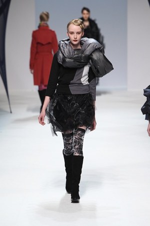 イッセイ ミヤケ (ISSEY MIYAKE) 、2010-2011年秋冬コレクション｜写真46