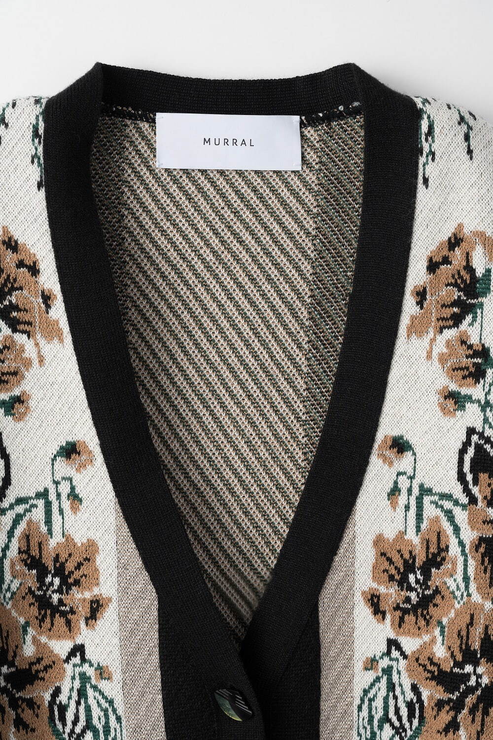 ミューラル、花々をジャカードで表現したニットカーディガン＆ドレス - 多彩な編み地で立体的な表情に｜写真13
