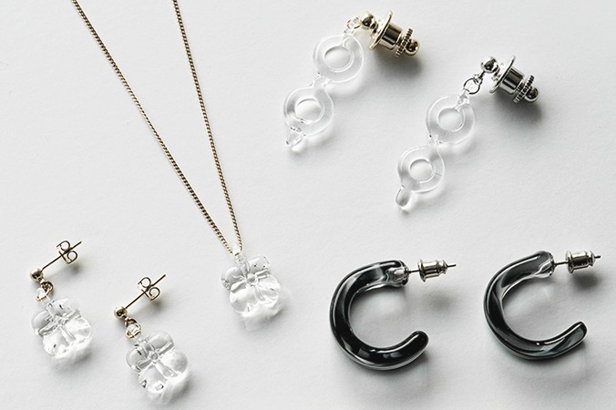 ガラスメーカー「ハリオ」直営カフェが軽井沢安東美術館内に、限定ガラスアクセサリーも販売